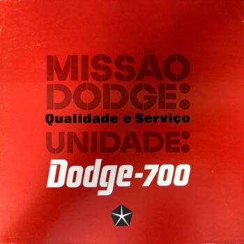 IMG_7349 | Merrick Auto Museum Red cover with bold Portuguese title 'Missão Dodge: Qualidade e Serviço' and 'Unidade: Dodge-700' with a small star emblem at the bottom.