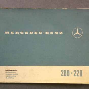 Blue Mercedes-Benz manual cover with logo on the right and '200 · 220' printed on a light band at the bottom; includes multilingual 'Betriebsanleitung' text.